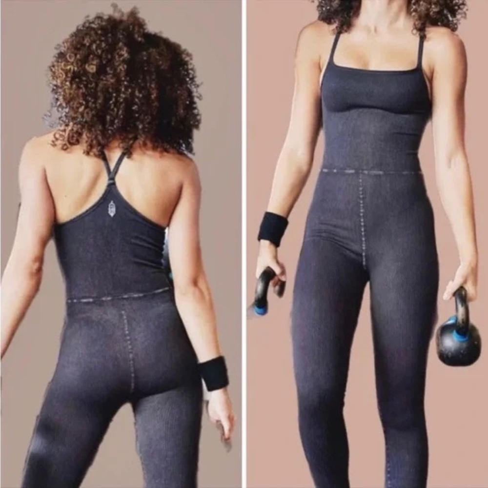 Free People Movement - Happiness Runs Square Neck Onesie - Washed black XL
